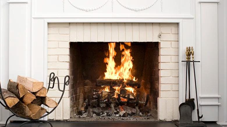 A Design Expert Explains The Best Way To Style A Fireplace Mantel - House Digest